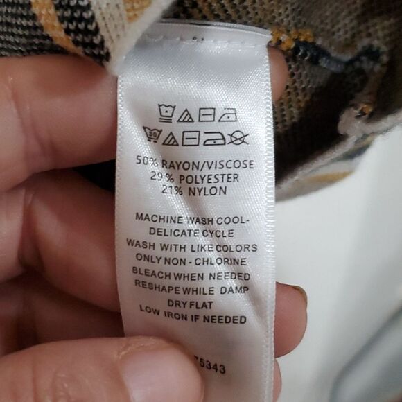 Tahari Windowpane Plaid Mock Neck Sweater Size M - Picture 9 of 9